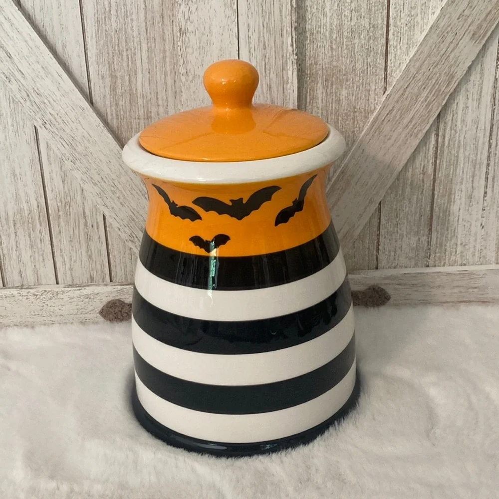 Terramoto Large Halloween Bat Canister